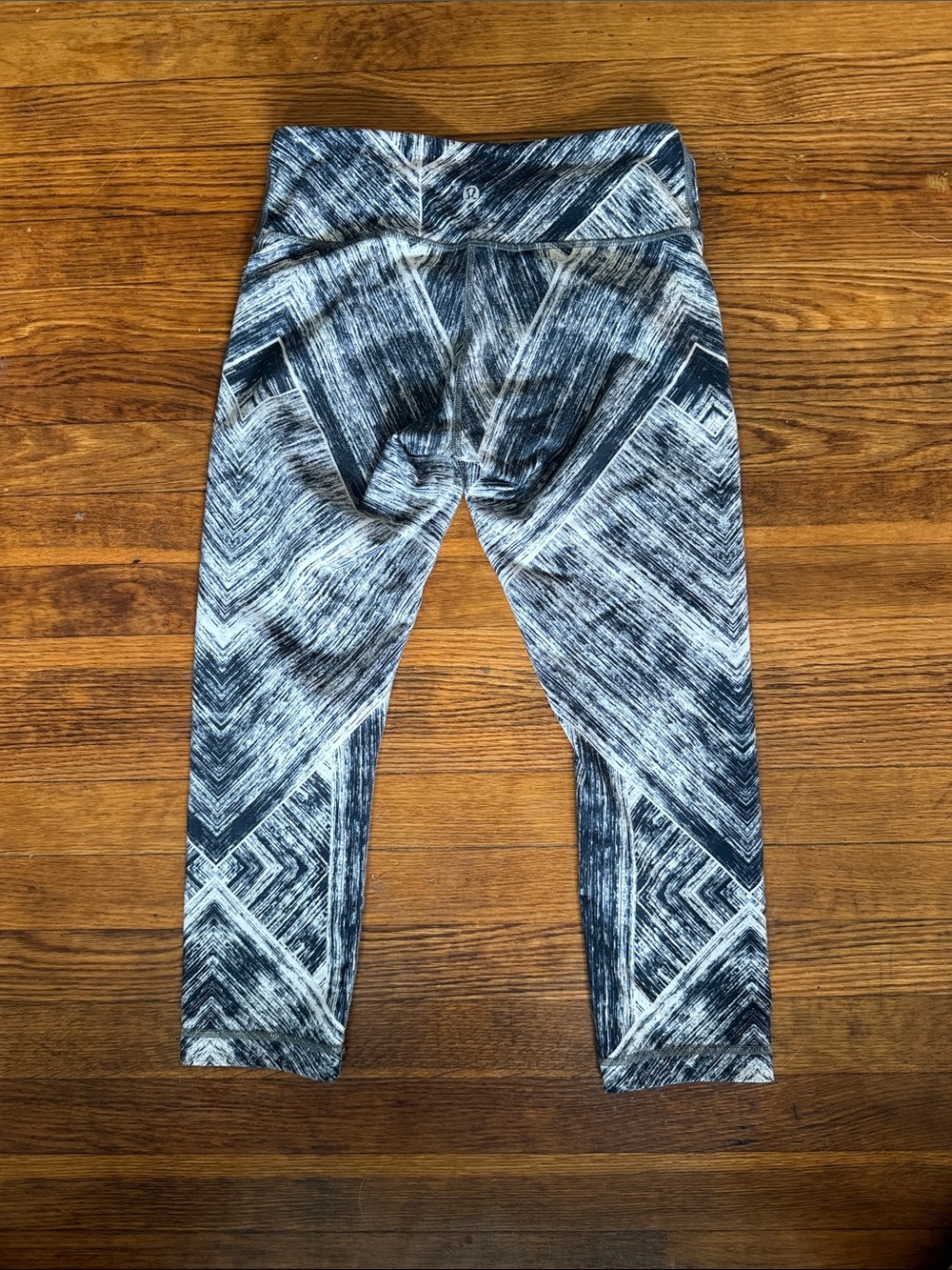 lululemon Black & White Geo-Print Cropped Leggings